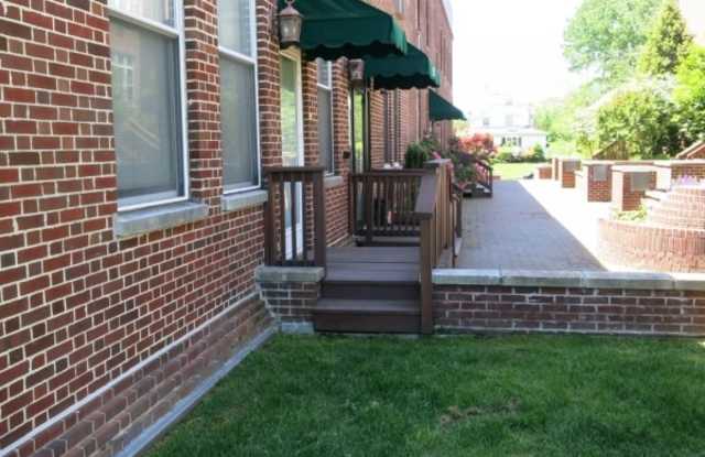523 Trinity Pl Gallery 3