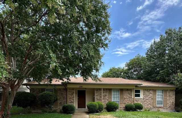 1314 OLD MILL Run - 1314 Old Mill Run, Garland, TX 75042