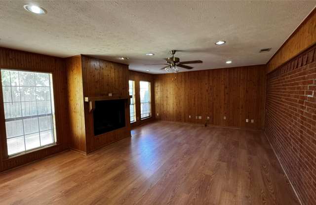 3515 Kings Circle Gallery 4