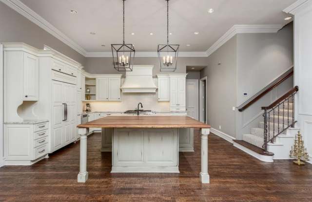 5375 Spicewood Lane Gallery 3