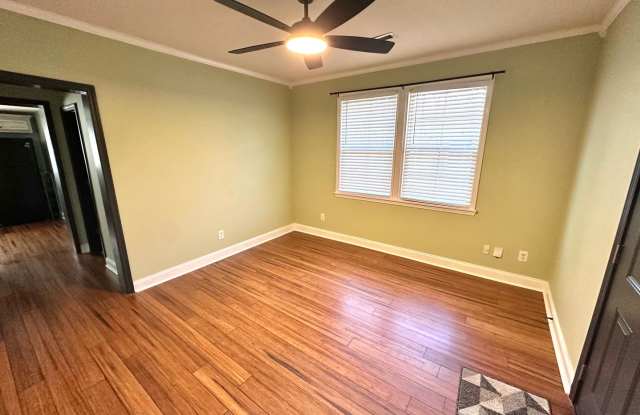 2 Bedrooms, 1 Bathroom - House in Celanease! photos photos