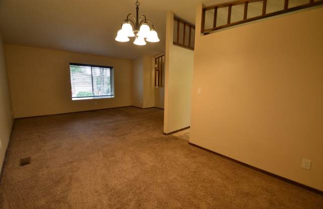 4 Bed 3.5 Bath 2 Car Garage Centrally Located Gallery 4