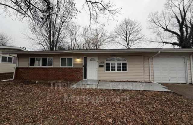 2460 Saint Catherine Street - 2460 Saint Catherine Street, Florissant, MO 63033