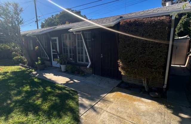 Charming back Studio - 201 Eva Street, Ventura, CA 93003