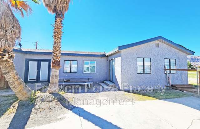 2220 West Bell Vista Avenue - 5 photos photos