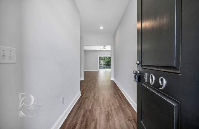 GATED COMMUNITY & MINUTES FROM LAKE MURRAY Gallery 4