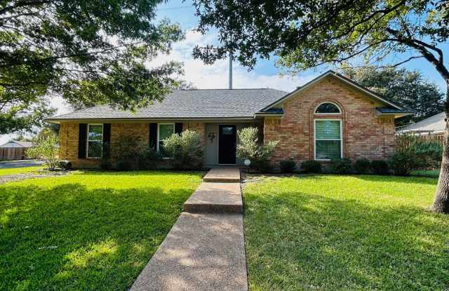 Spacious and Updated Hewitt Home photos photos