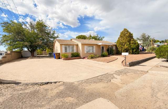 Charming 4 bedroom, near NMSU photos photos
