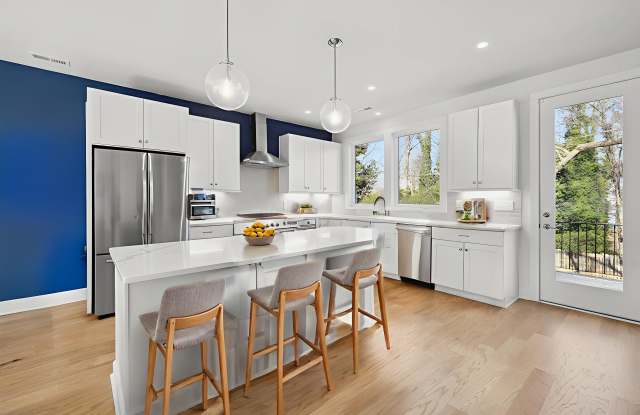 1553 Pinecrest Avenue - 1 photos photos