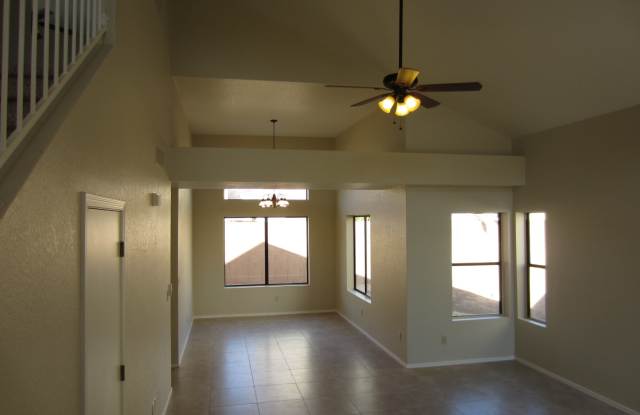 Comfortable & Convenient Northwest 3 bedroom 3 bath home Gallery 4