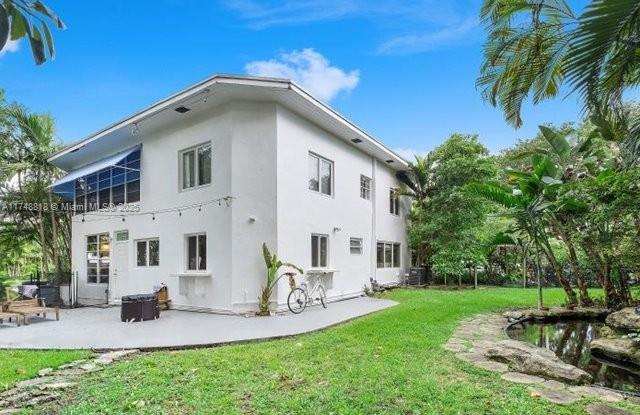 600 Surfside Blvd photos photos