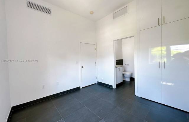 1600 Euclid Avenue Gallery 4