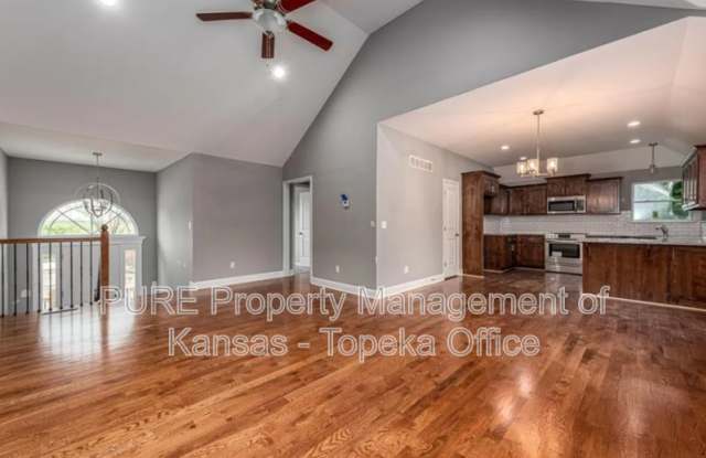 4766 LakeCrest Dr Gallery 3