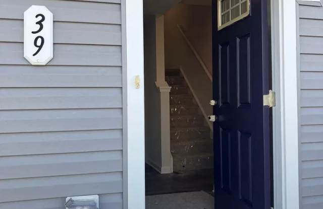 Beautiful end-unit townhome built in 2022. East-facing, with morning sun in front and evening sun in the backyard. Gallery 4