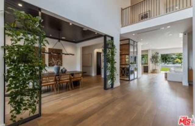 18938 Wells Drive Gallery 4