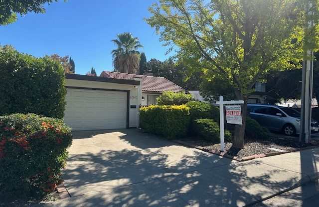 304 North Riverside Drive - 1 photos photos