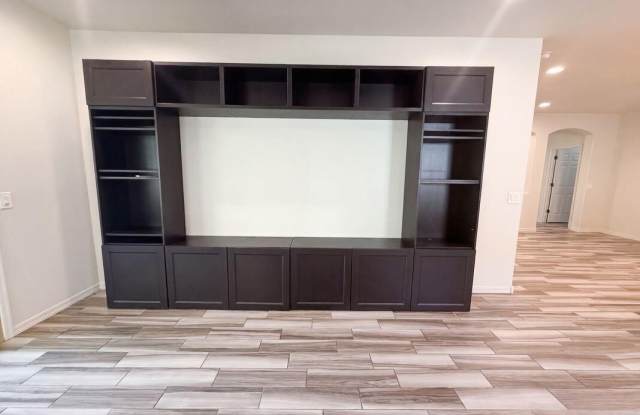 2622 W GRAY WOLF Trail Gallery 2