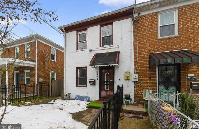 4409 POLK Street NE photos photos