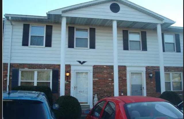 Great Location 2 Bedroom Townhome 1.5 Bath photos photos