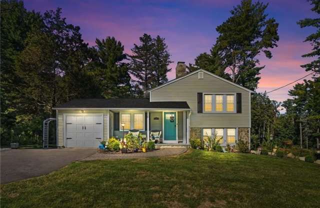 181 Highland Avenue - 181 Highland Avenue, Warwick, RI 02886