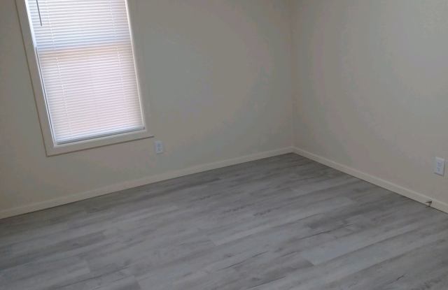 1403 Lincoln Avenue Gallery 3