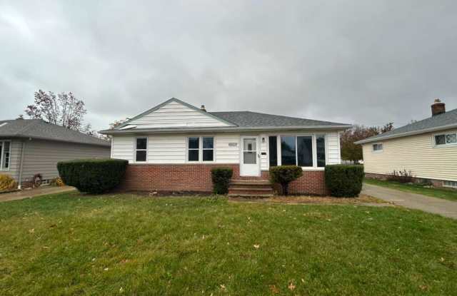 Looking for a place that actually feels like home (without breaking the bank)? This 3 bed / 1 bath in Eastlake is exactly that! photos photos