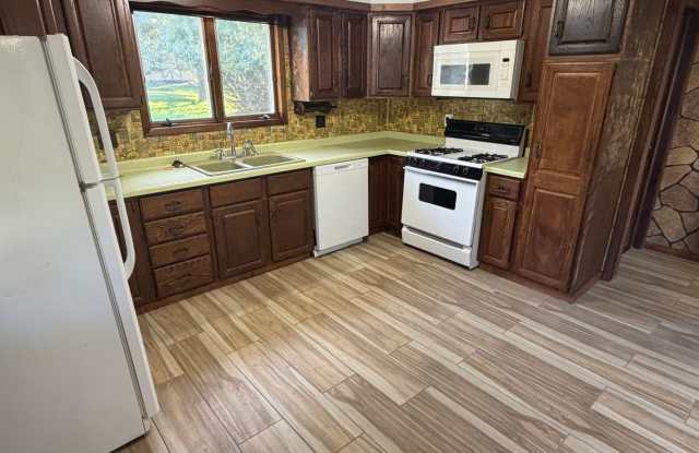 3-Bedroom, 1 Bath Ranch Style Home on a 1/2 Acre Lot Gallery 3