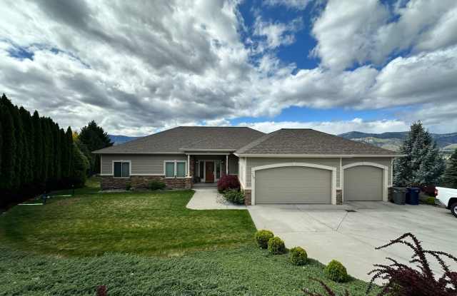 Gorgeous Fully Furnished 4-Bedroom and 3-Bathroom Home in Briarwood photos photos Gorgeous Fully Furnished 4-Bedroom and 3-Bathroom Home in Briarwood photos photos