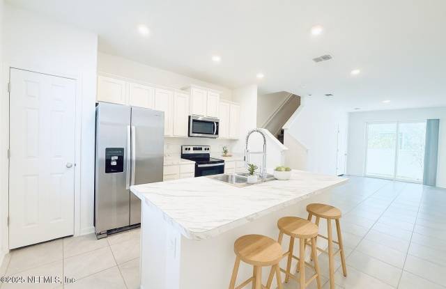 8334 ZENITH Circle - 8334 Zenith Circle, Jacksonville, FL 32256