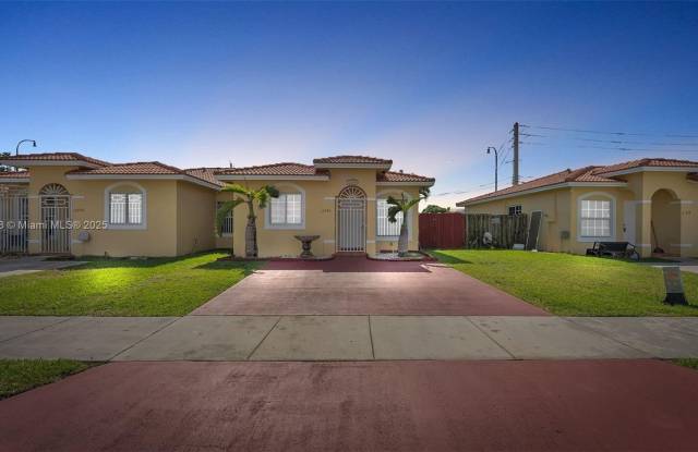 12266 SW 215th Ter photos photos