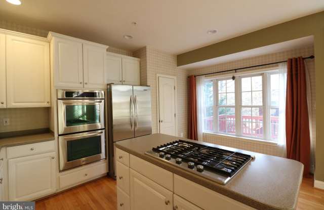 6402 SPRINGVIEW PLACE Gallery 3