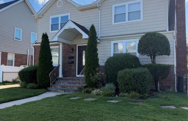 222 Colonial Avenue Gallery 2