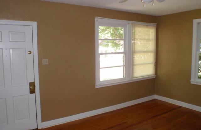 1809 IOLA DR Gallery 3