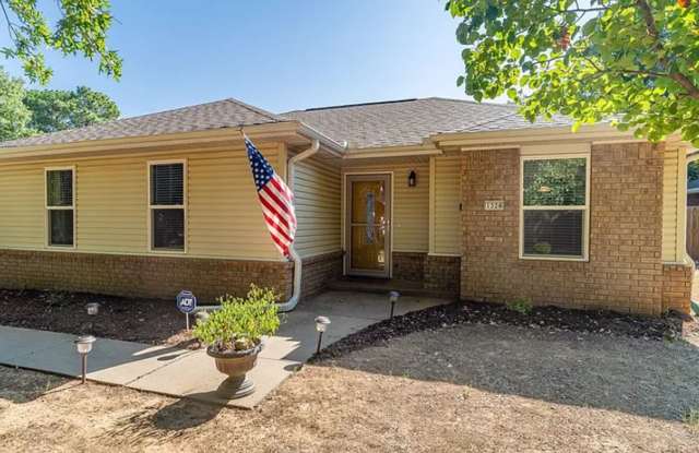Charming 3Bed House- Apply today! photos photos