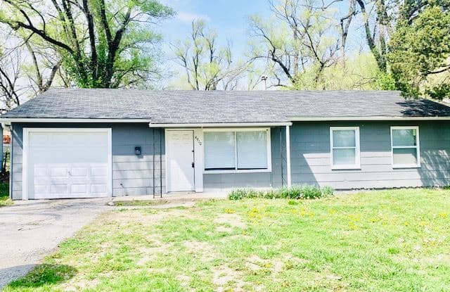 4910 E 45th St - 4910 East 45th Street, Kansas City, MO 64130