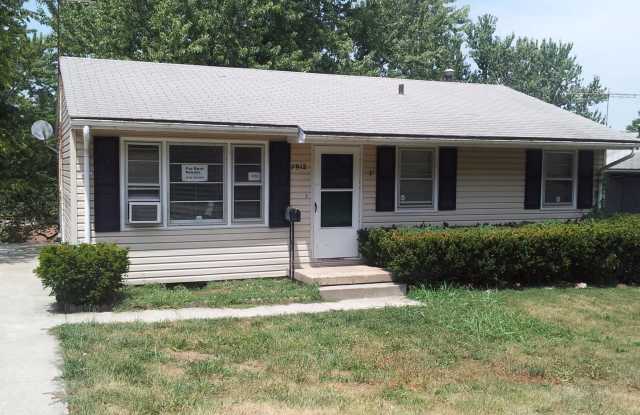 7912 E 48th Terr (PRICE REDUCED  MOVE-IN READY)!! - 7912 East 48 Terrace, Kansas City, MO 64129
