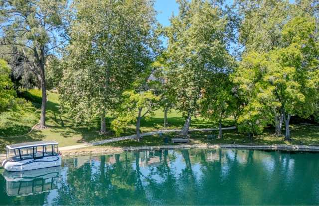 Luxury waterfront living in Calabasas Gallery 4