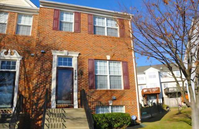 Charming 4BR Townhome in Upper Marlboro photos photos