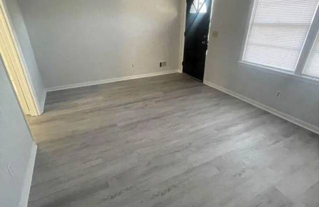 Comfortable & Convenient Living in the Heart of West Columbia Gallery 4