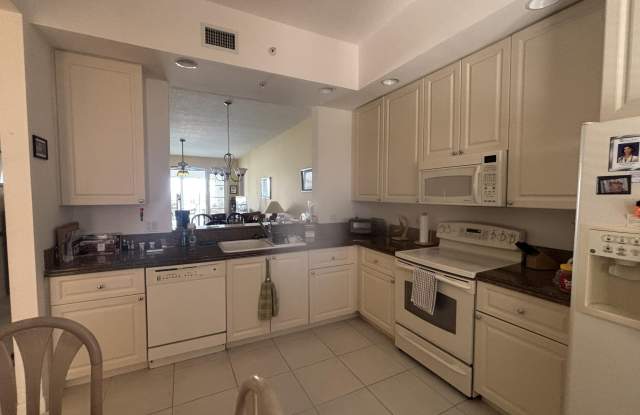 15 HARBOUR ISLE Drive W Gallery 3