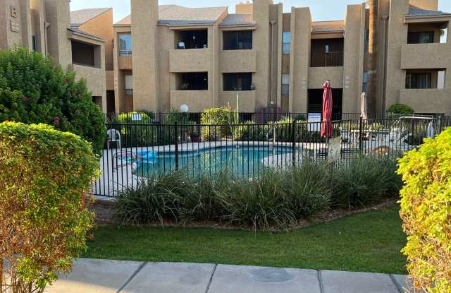 Scottsdale Remodeled Condo 1Bed/1Bath Overlooking Pool Gallery 3