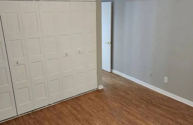 Room in 3 Bedroom Home in Forest Park Gallery 4