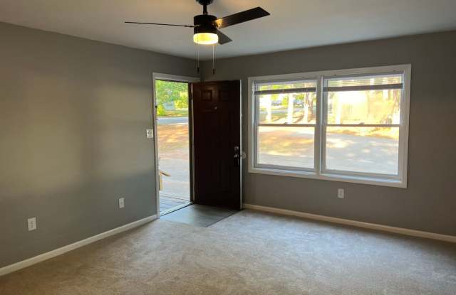 Renovated 2 Bed/2 Bath Unit Across from Vet School in East Athens Gallery 3