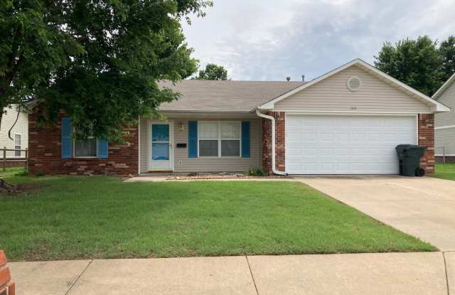 Nice Claremore 3/2/2 Home in Greenbrier Addition photos photos