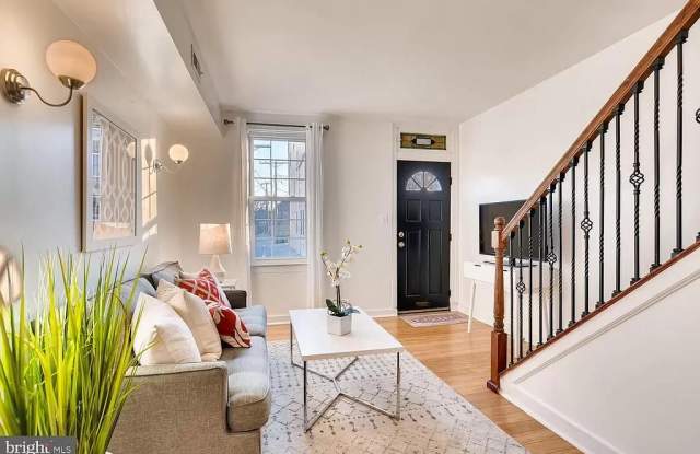 1526 East Clement Street Gallery 4