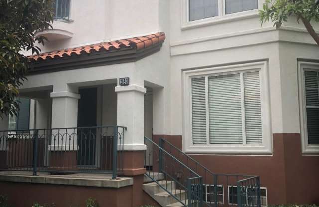 Spacious Tri-Level Townhome in Tustin Ranch - 2880 Player Lane, Tustin, CA 92782