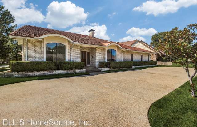 616 San Juan Court - 616 San Juan Court, Irving, TX 75062
