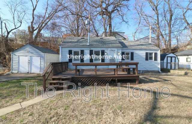 3058 1/2 S 17th St - 3058 South 17th Street, Omaha, NE 68108