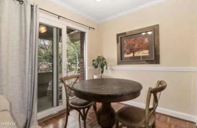 1563 N Colonial Terrace Unit 201Z Gallery 4