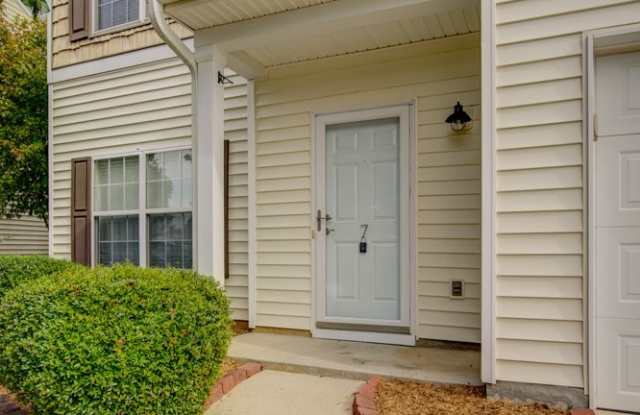 Lovely, 2 Story, Freshly Painted 3 BR, 2.5 BA, Large Open Bonus Room, Fenced Backyard Gallery 4